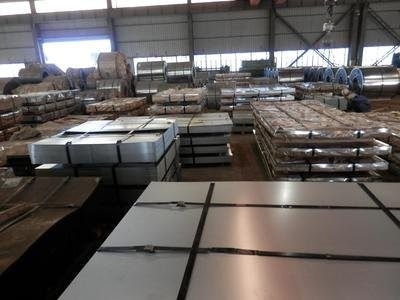 JIS ASTM DX51D galvanizó la hoja de acero 0.8m m para la industria de techumbre